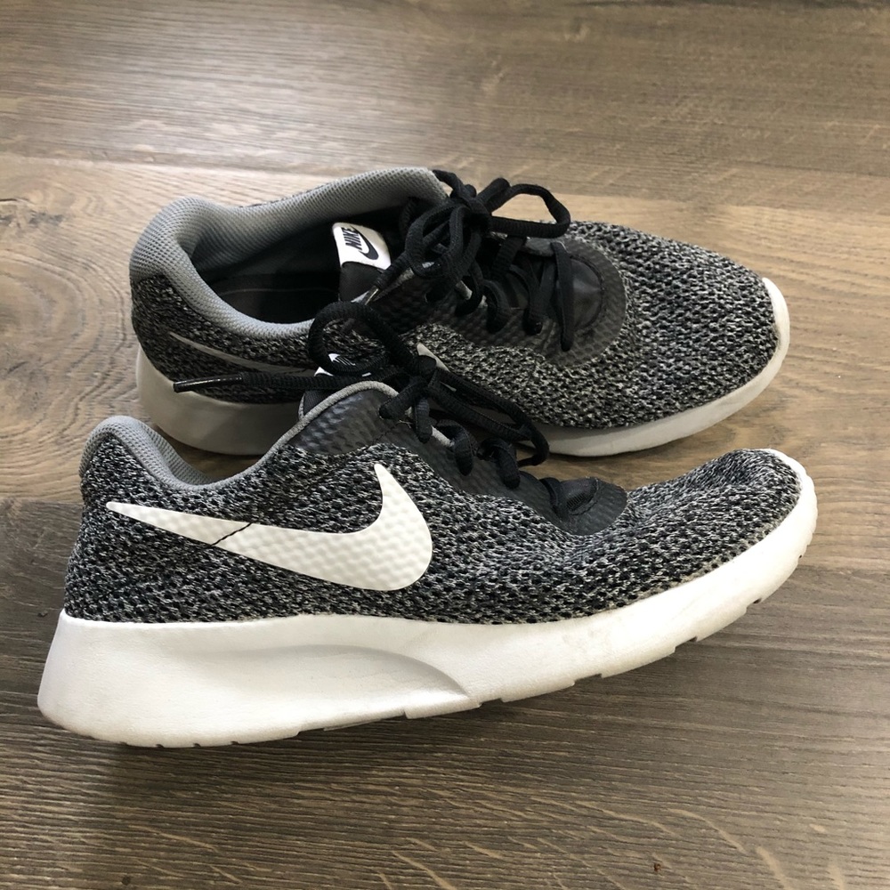 Nike Men’s size 7 black and grey